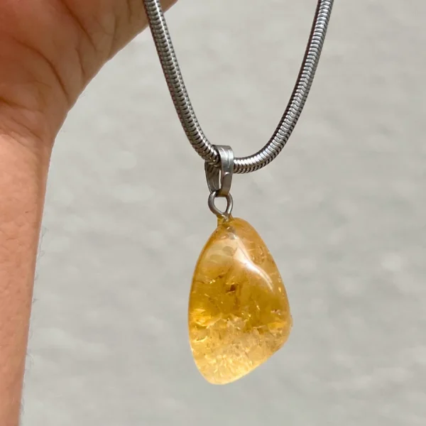 Pendente citrino rolado decorativo com brilho natural dourado