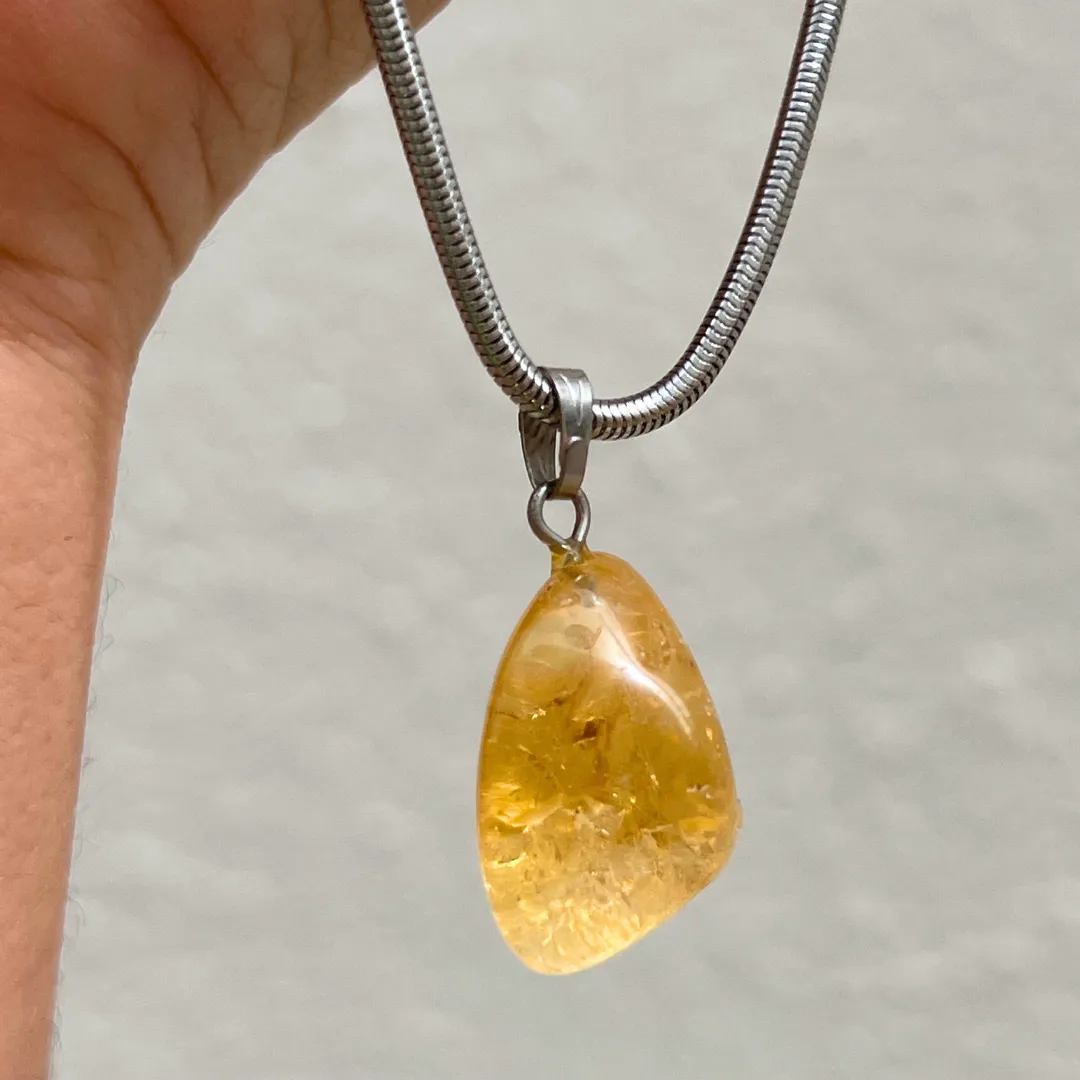 Pendente citrino rolado decorativo com brilho natural dourado
