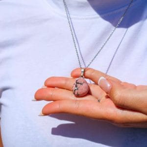 Pendente Rodonite disponivel na Sol Lau Milfontes