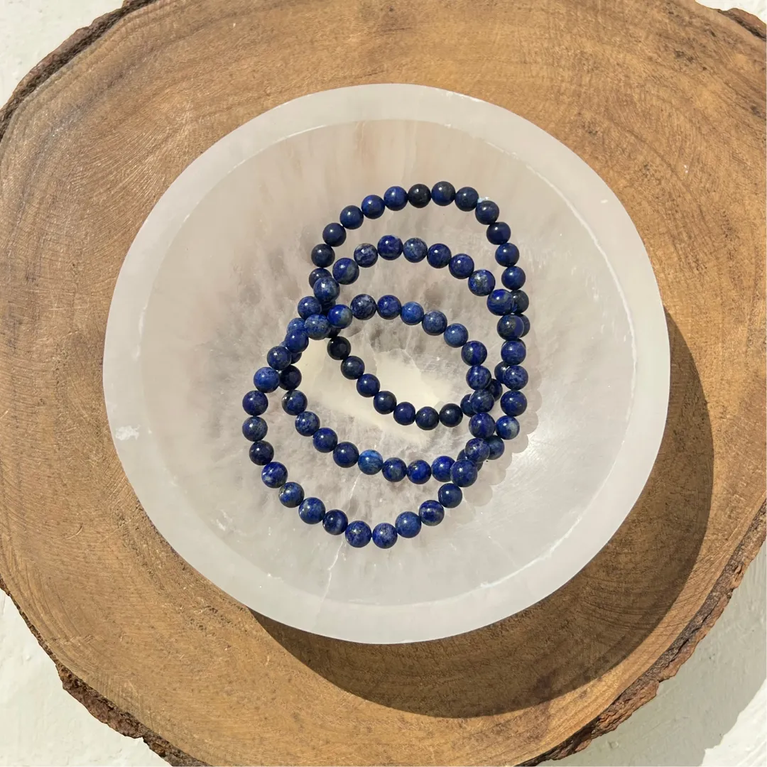 Pulseira lápis lazuli 6mm símbolo de verdade e comunicação