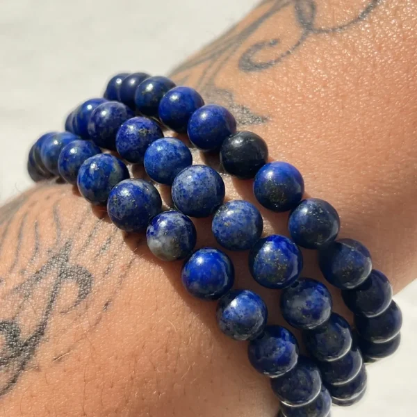 Pulseira lápis lazuli 6mm com energia de intuição e sabedoria disponivel na Sol Lua Milfontes.