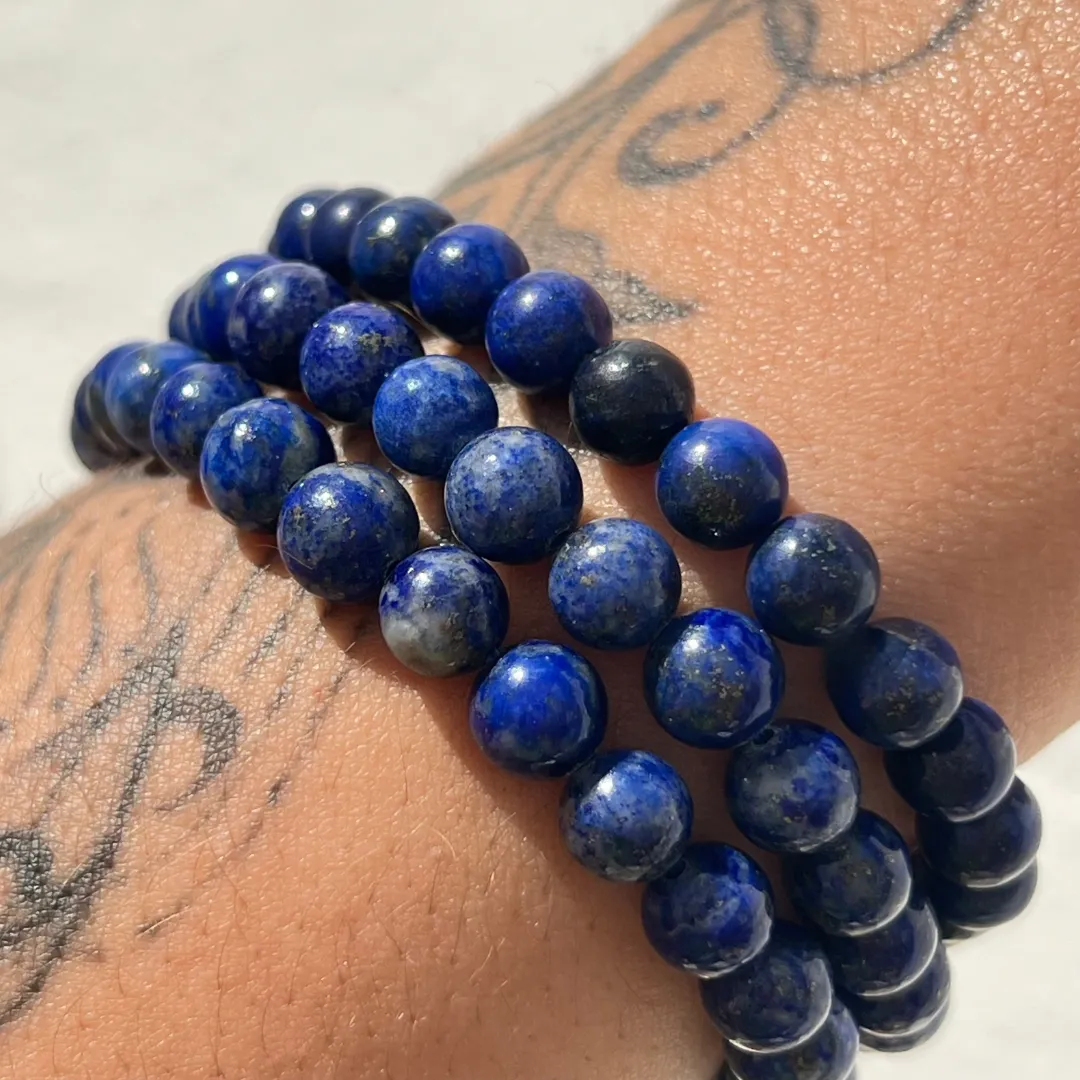 Pulseira lápis lazuli 6mm com energia de intuição e sabedoria disponivel na Sol Lua Milfontes.