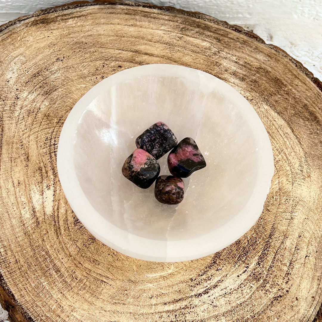 Pedra rodonite para meditação e harmonização energética espiritual