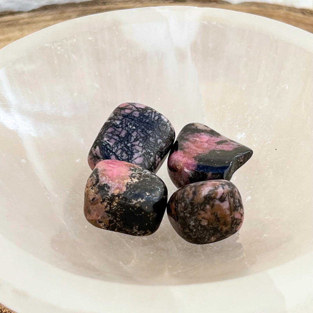 Rodonite decorativa em pedra natural energética para bem-estar espiritual