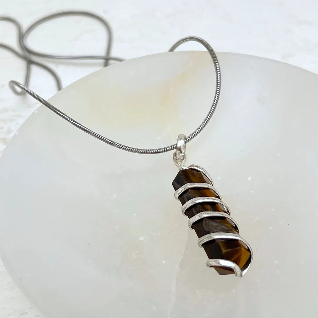 Pendente ponta de olho de tigre natural castanho com reflexos dourados
