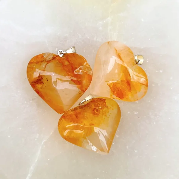 Pendente de quartzo curador em forma de coração natural transparente disponivel na Sol Lua Milfontes