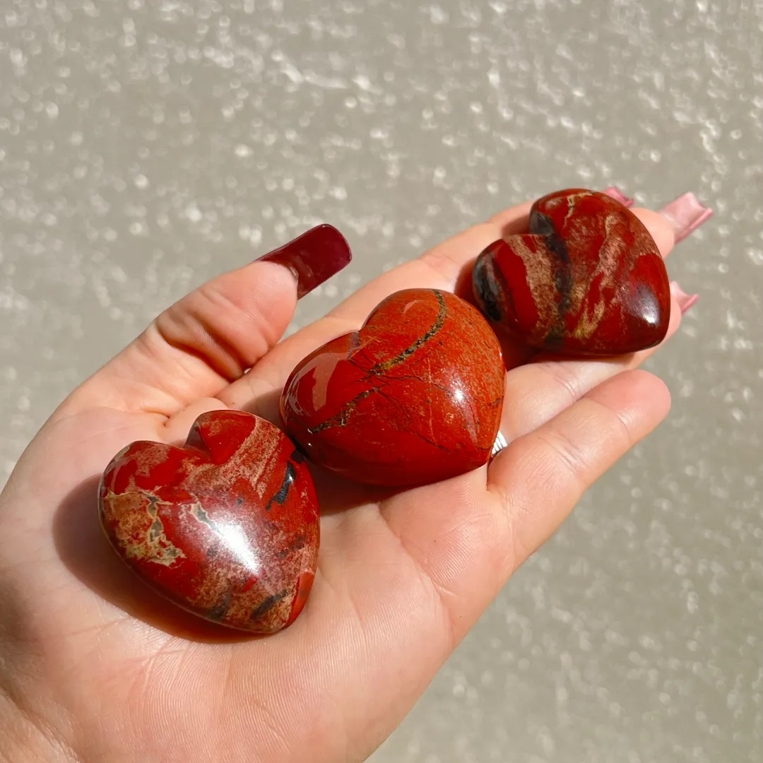 Coração jaspe vermelho com pedra natural de tons intensos