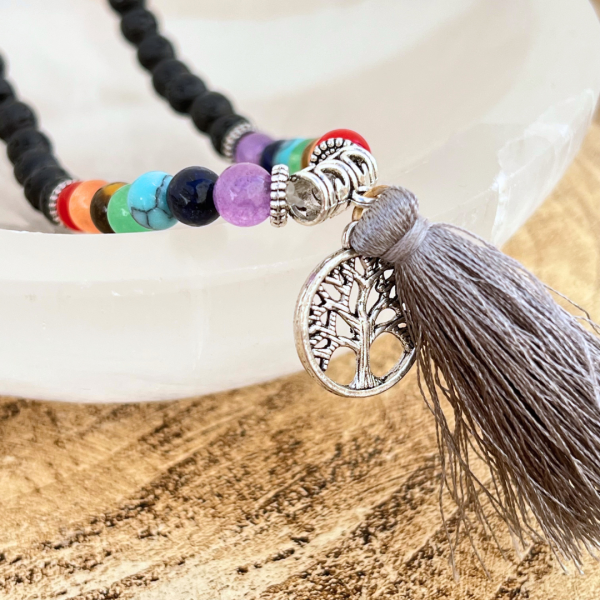 O Japamala é um rosário usado para entoação de mantras e meditação