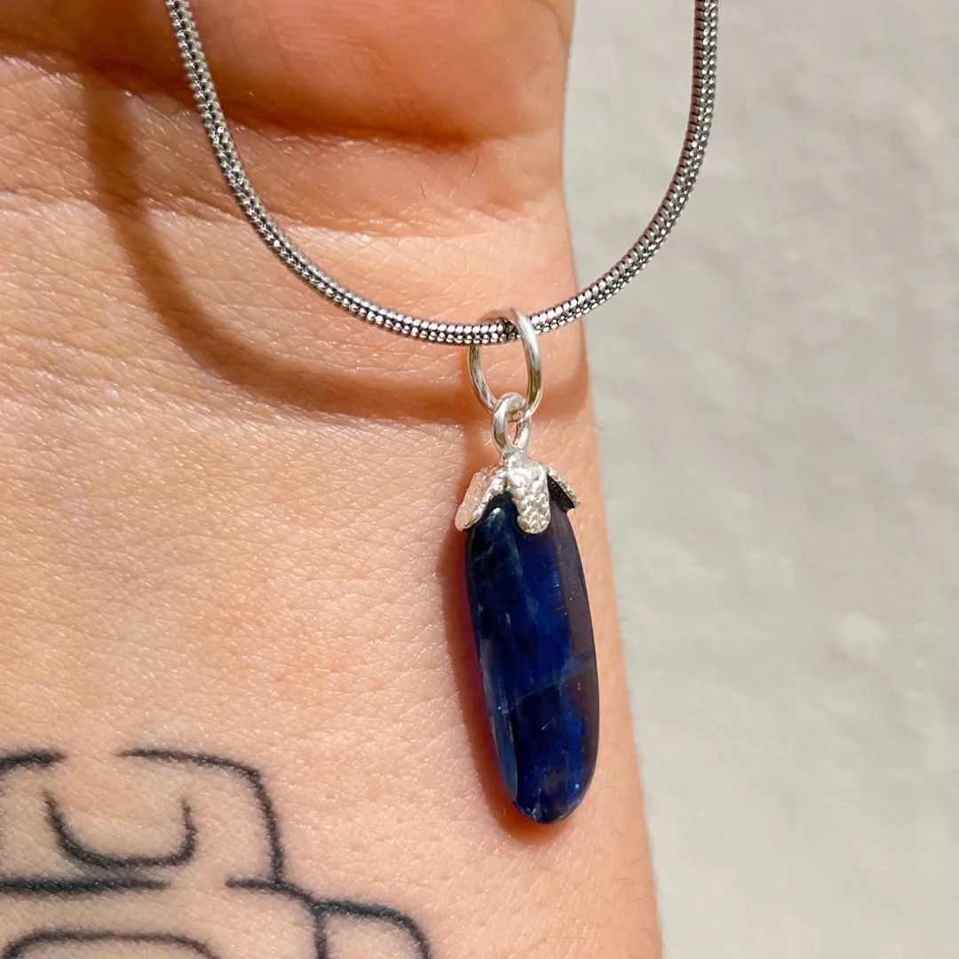 Pendente cianite azul em cristal natural para comunicação e energia positiva