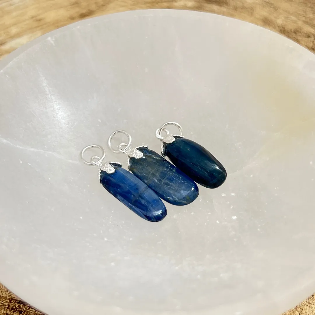 Pendente cianite azul para meditação e harmonização energética
