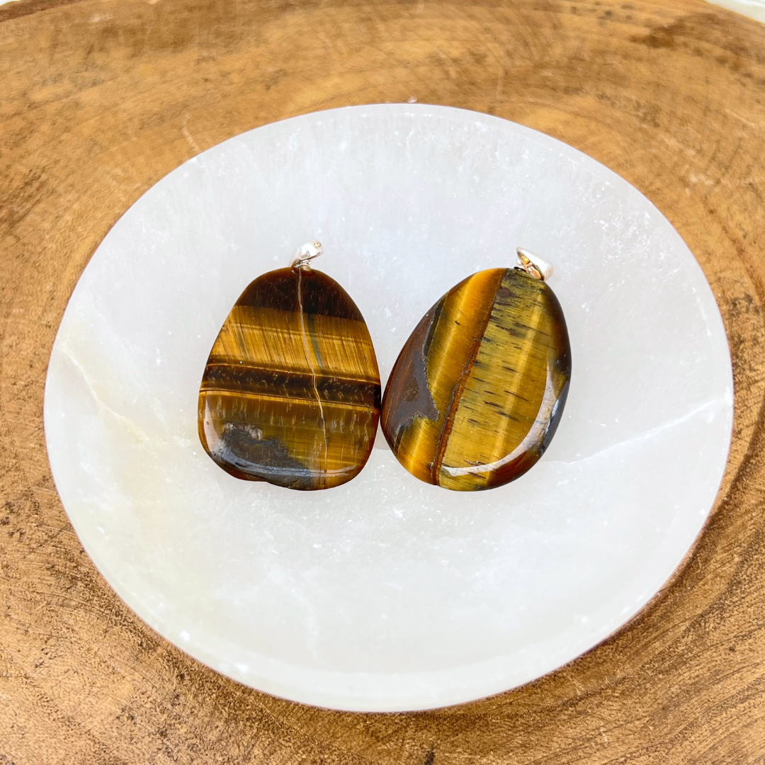 Pendente Olho de Tigre cristal natural energético castanho