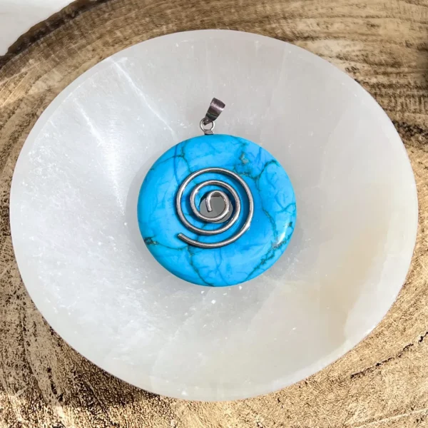 Pendente donut de howlite azul com energia de calma e serenidade