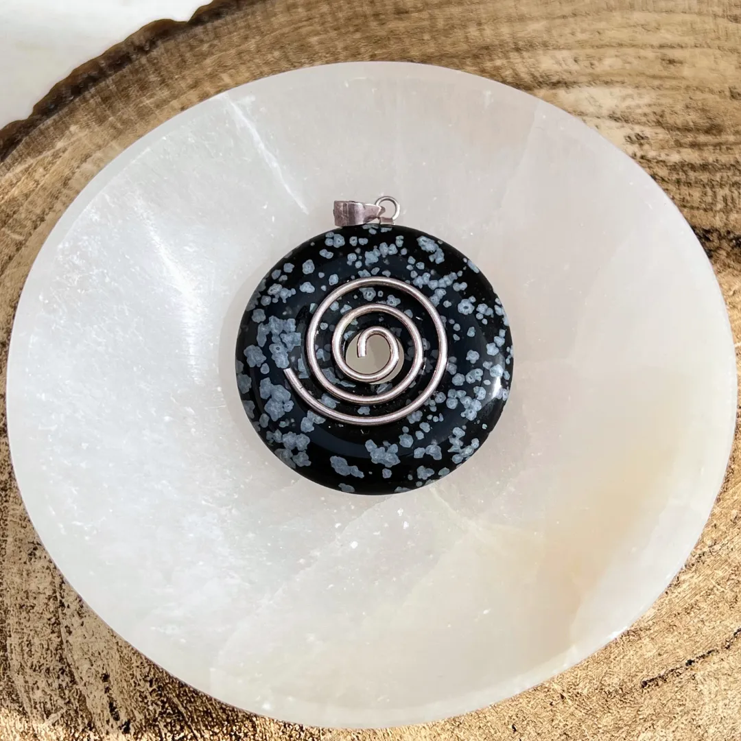 Pendente donut de obsidiana nevada com proteção energética espiritual