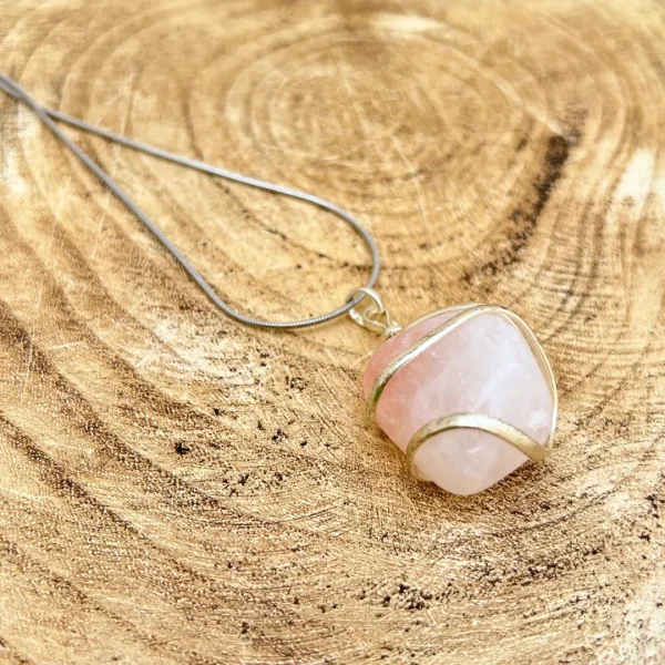 Pendente Quartzo Rosa em cristal natural energético
