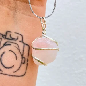 Pendente Quartzo Rosa cristal natural rosa claro polido