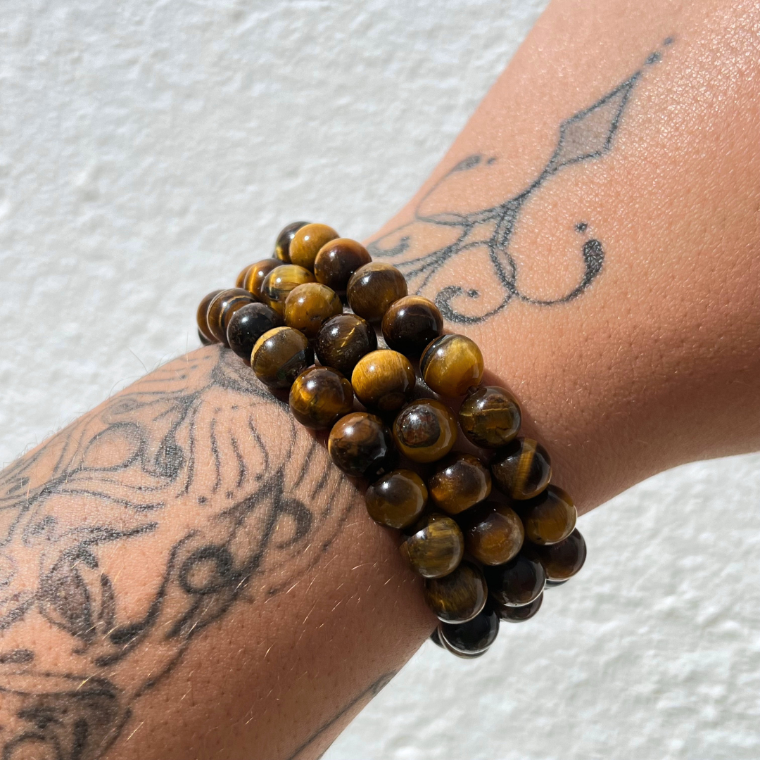 Pulseira Olho de Tigre é um amuleto de proteção, força interior e conexão solar.