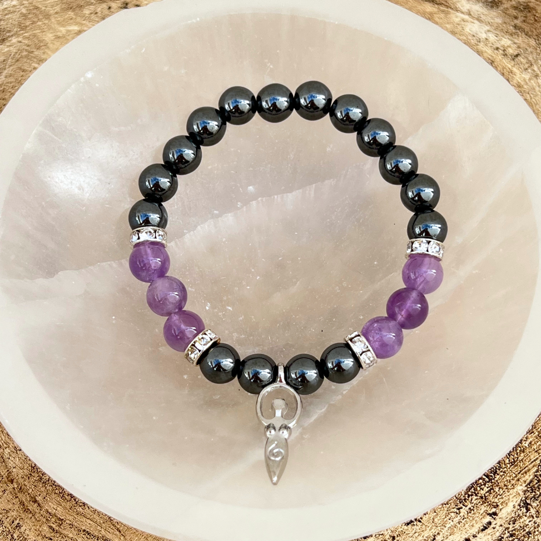 Pulseira Sagrado Feminino Afasta as energias negativas.