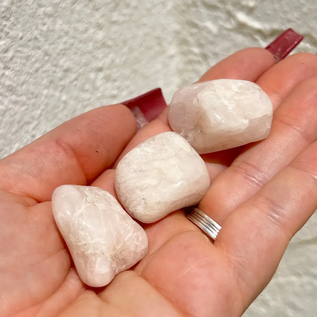 Pedra morganite natural para amor e equilíbrio emocional disponivel na Sol Lua Milfontes
