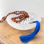 Japamala Rudraksha com Quartzo Cristal - 8mm