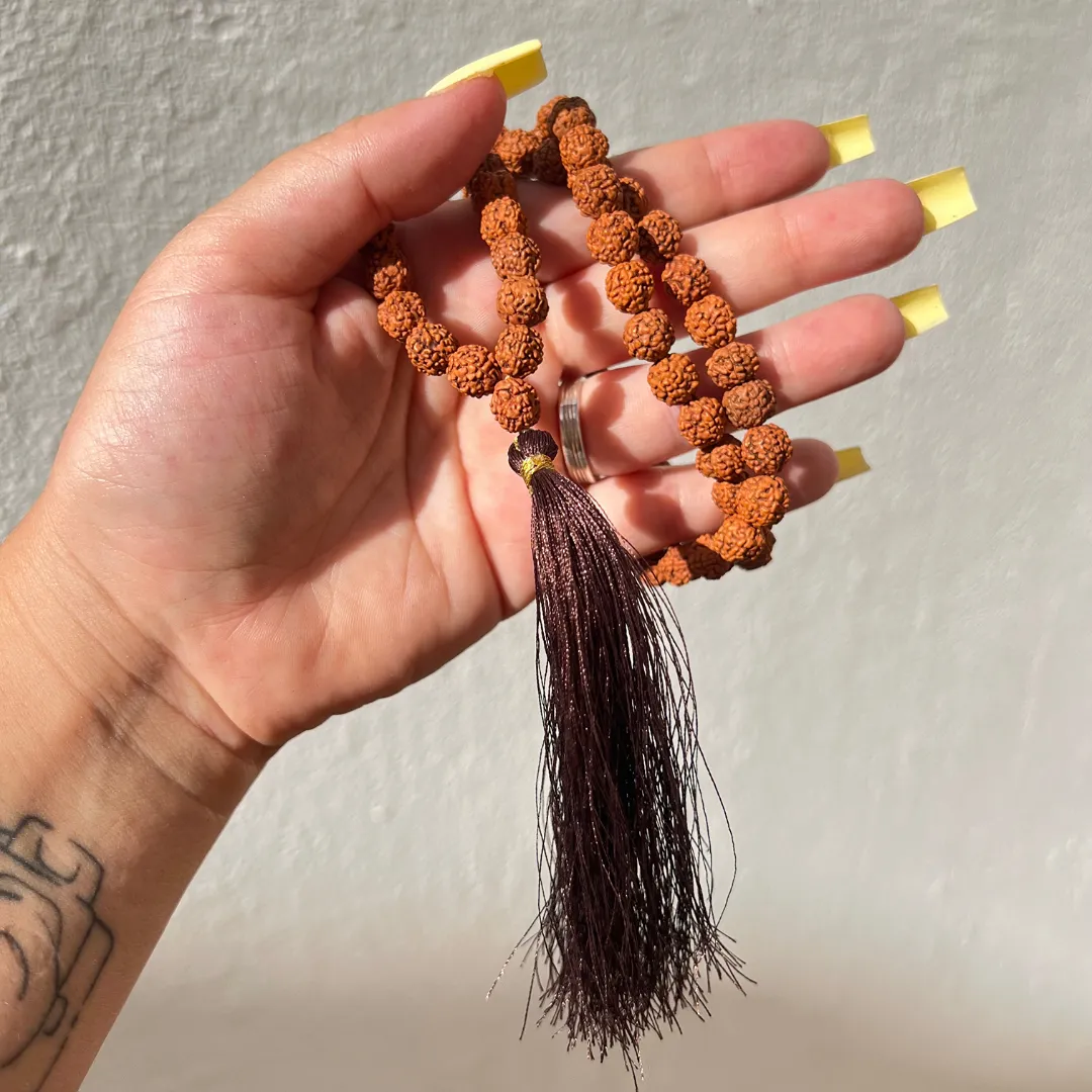 Japamala Rudraksha 8mm para proteção ancestral
