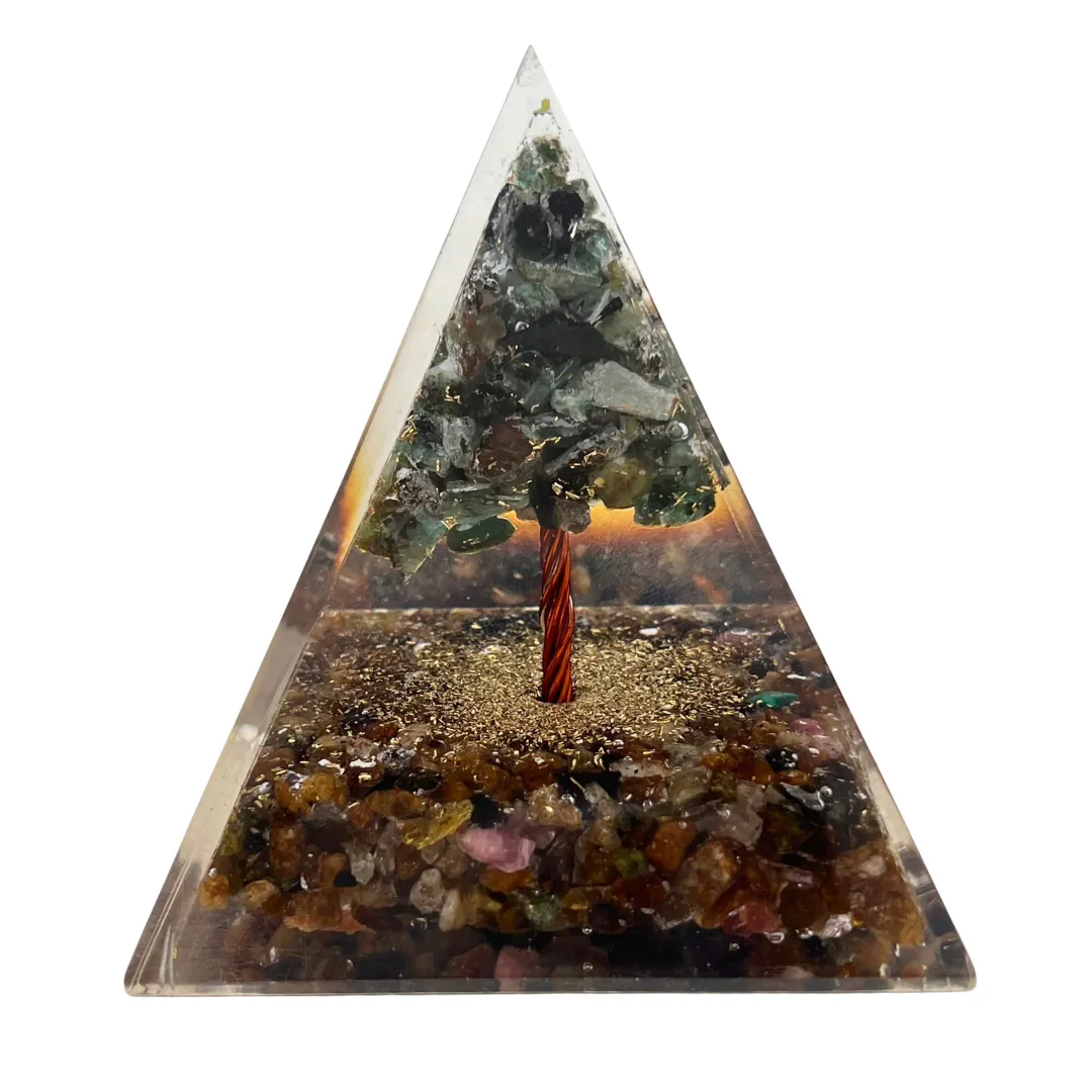 Orgonite decorativa com turmalina multicolor e esmeralda para ambiente espiritual