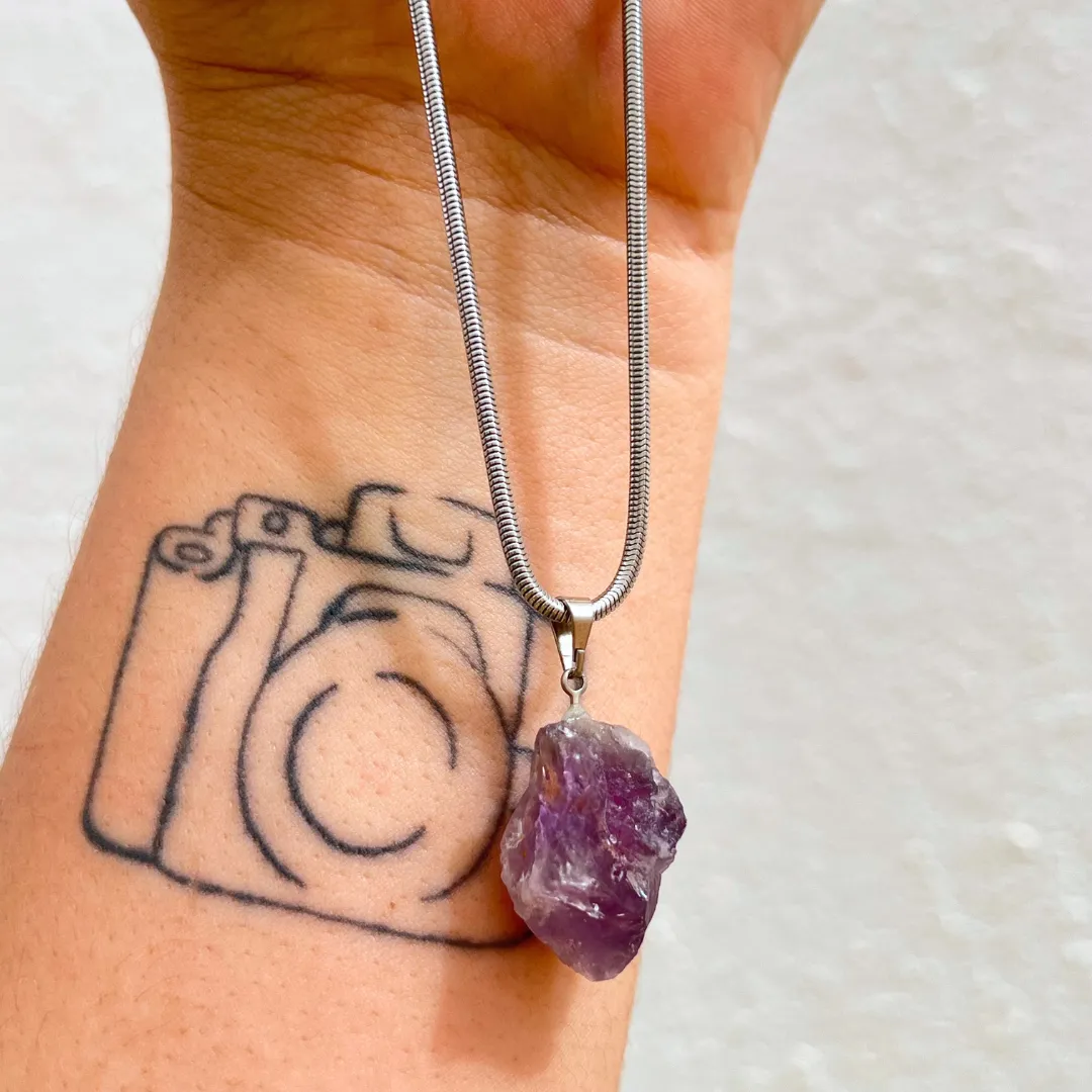 Colar com Pendente Ametista Bruto cristal natural roxo