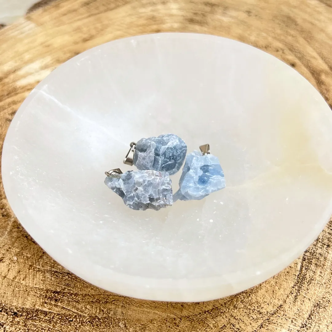 Pendente Calcite Azul natural com energia suave e relaxante