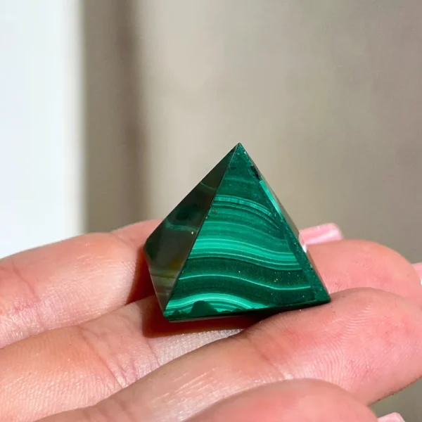 Pirâmide Malaquite , cristal da transformação pessoal
