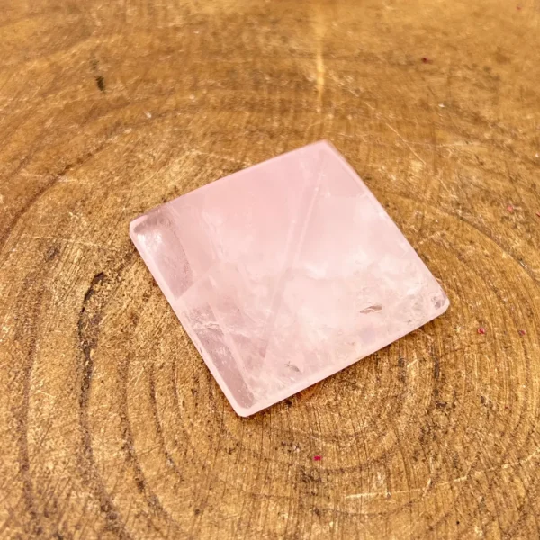 Pirâmide de quartzo rosa em cristal natural para decoração espiritual