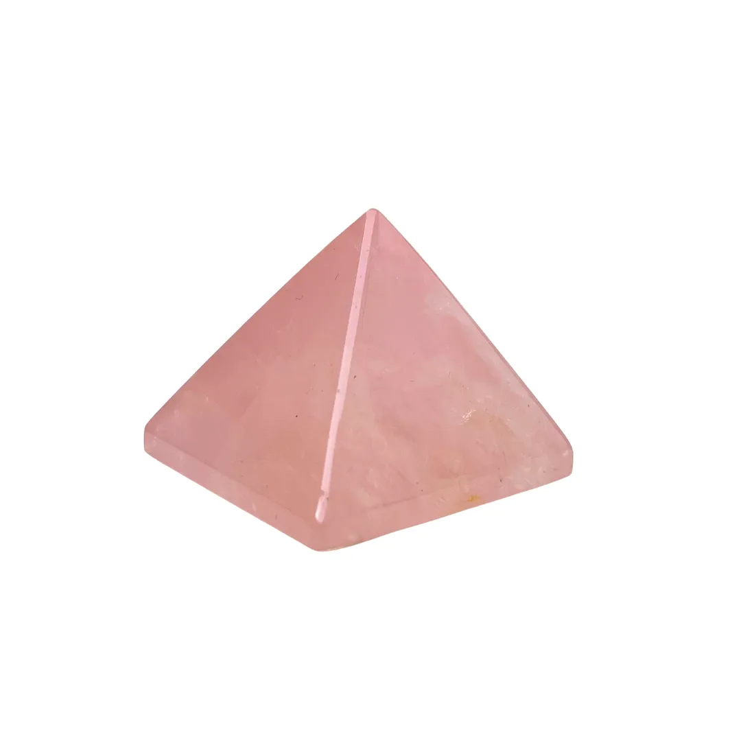 Detalhe da pirâmide de quartzo rosa em pedra natural polida