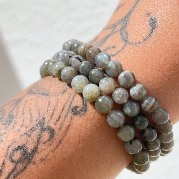 Pulseira Labradorite conecta-nos com as energias universais da Luz.