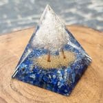 Pirâmide Orgonite  Árvore Lápis-Lázuli e Quartzo Cristal