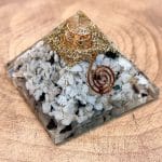 Pirâmide Orgonite Pedra da Lua - 7x7