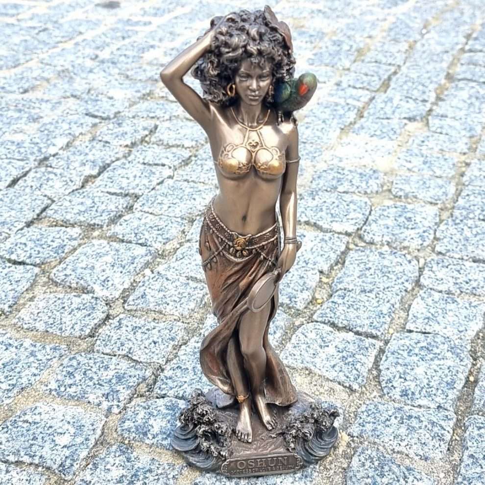 Estátua de Oxum - Sol Lua Milfontes