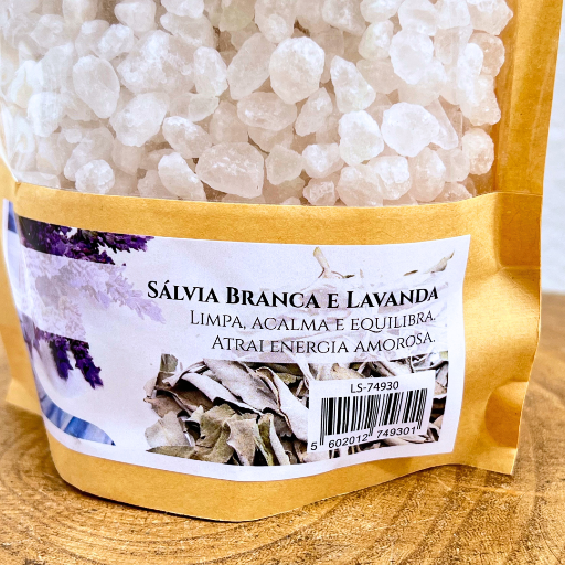 Banho natural de sal grosso com sálvia branca e lavanda relaxante