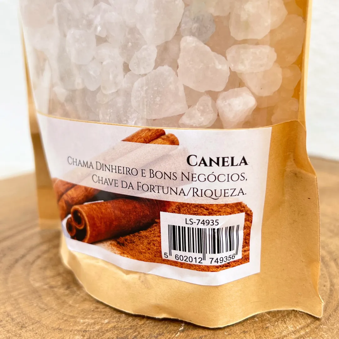Banho espiritual natural de sal grosso e canela em mistura aromática