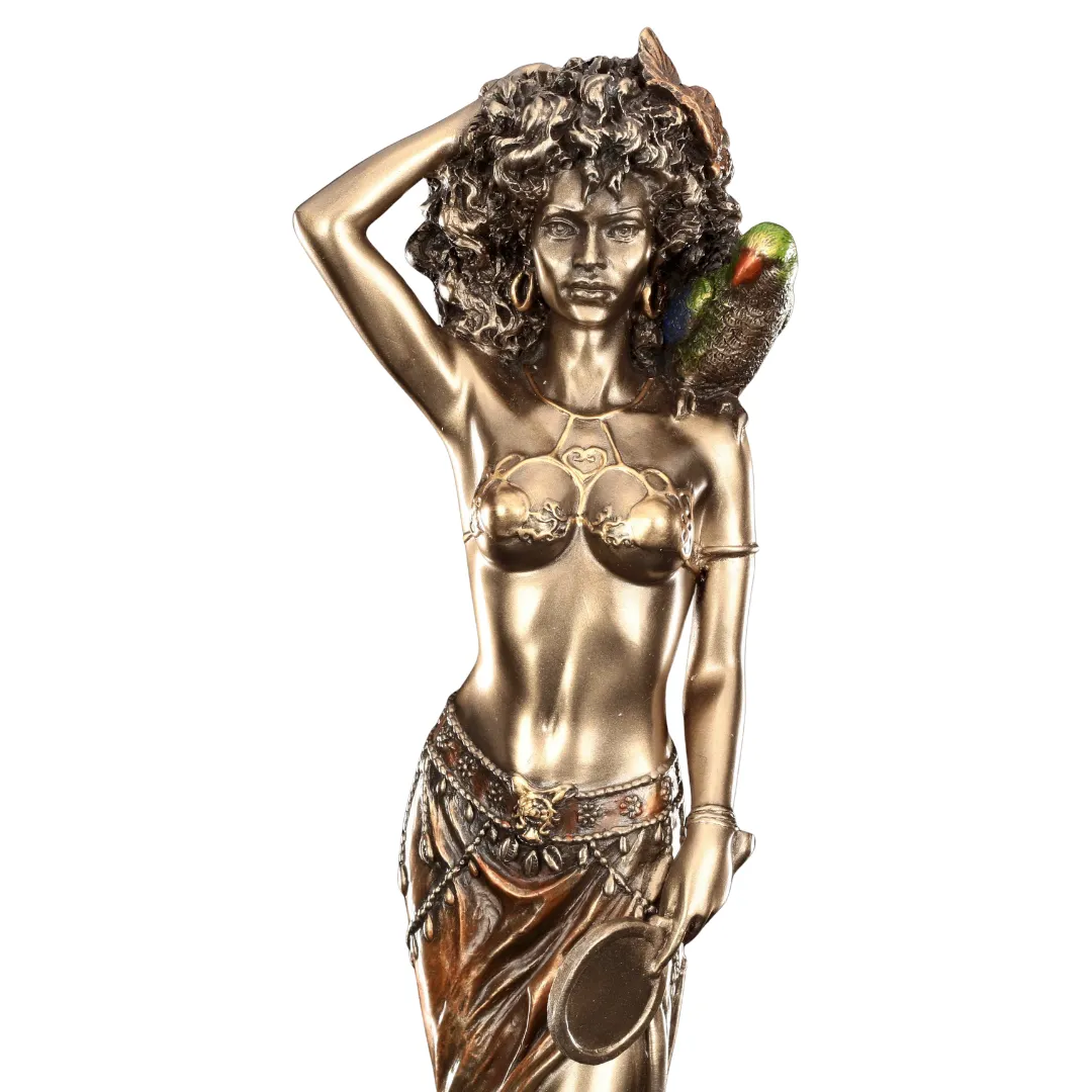Detalhe da estátua de Oxumenergia de abundância e harmonia