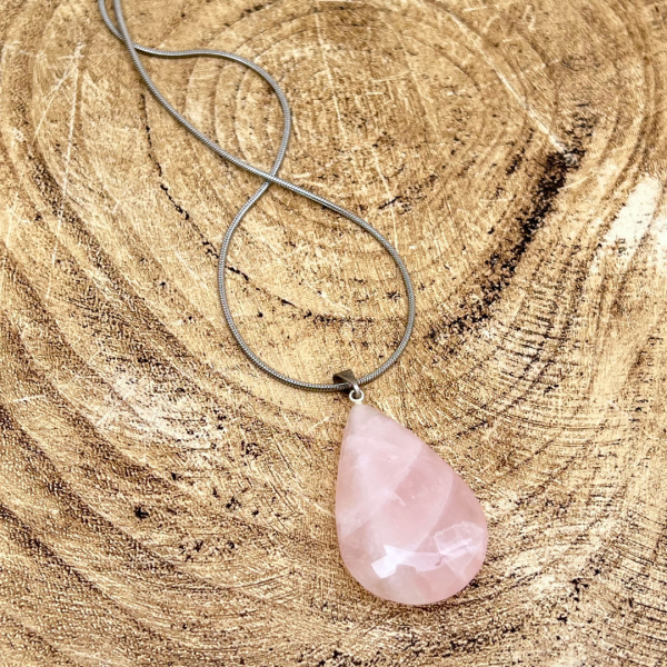 Pendente de quartzo rosa cristal natural rosa translúcido polido