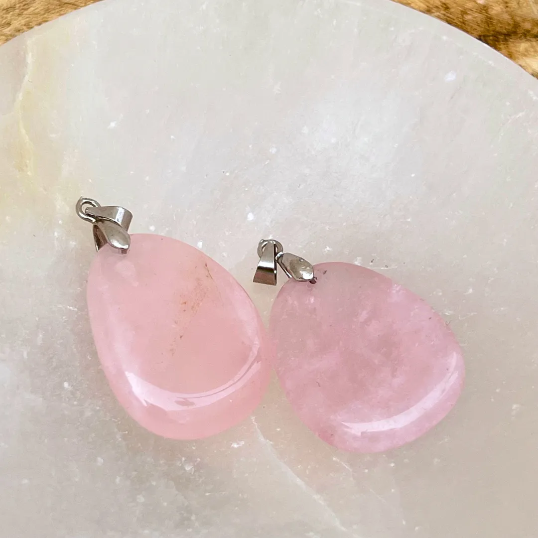 Pendente Quartzo Rosa em cristal natural para amor e equilíbrio emocional