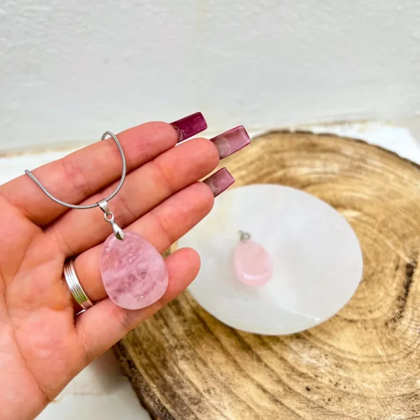 Pendente Quartzo Rosa natural polido com energia suave