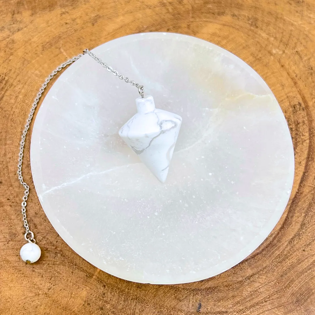 Cristal howlite em pêndulo cónico natural branco com veios naturais