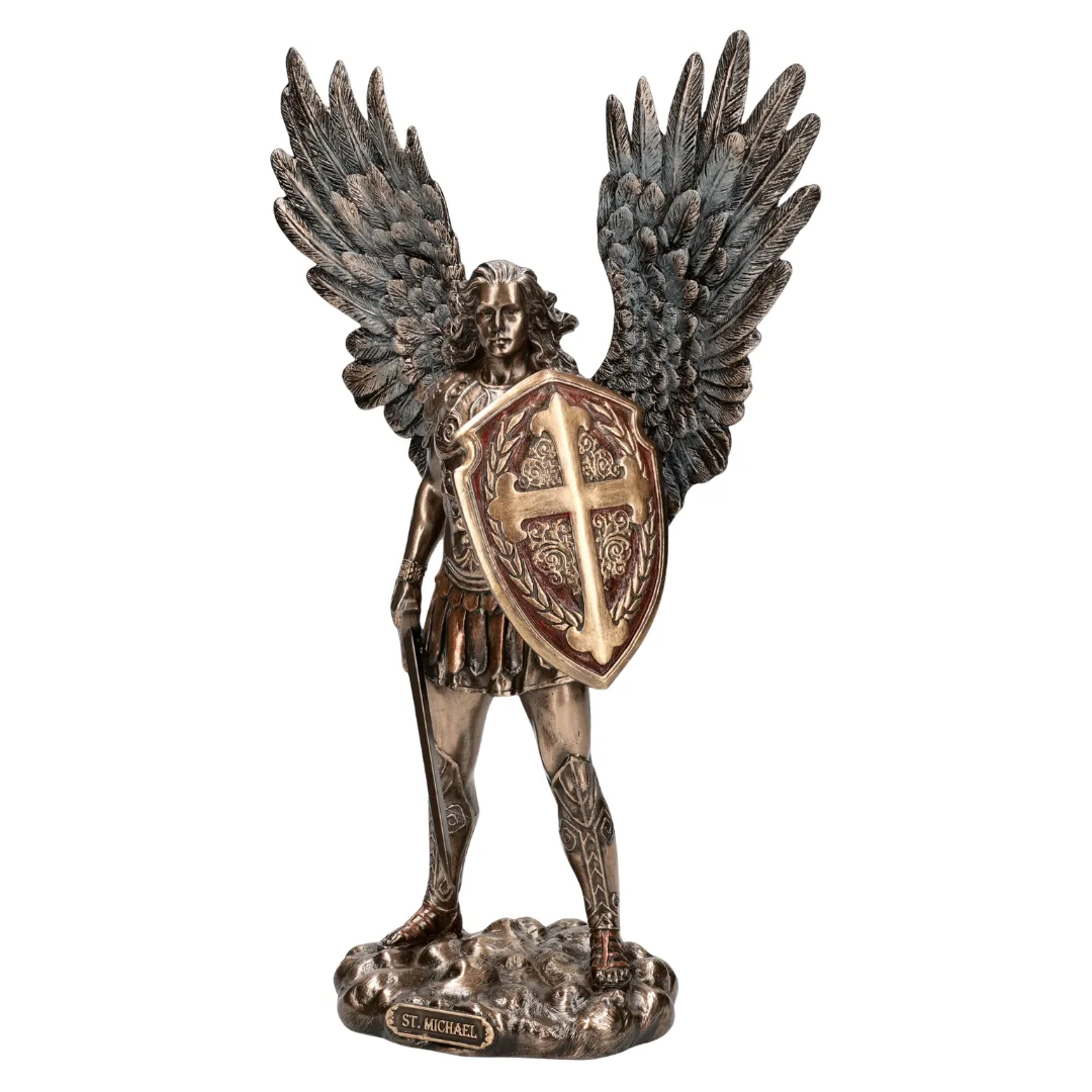 Estátua Arcanjo Miguel símbolo de luz e proteção espiritual