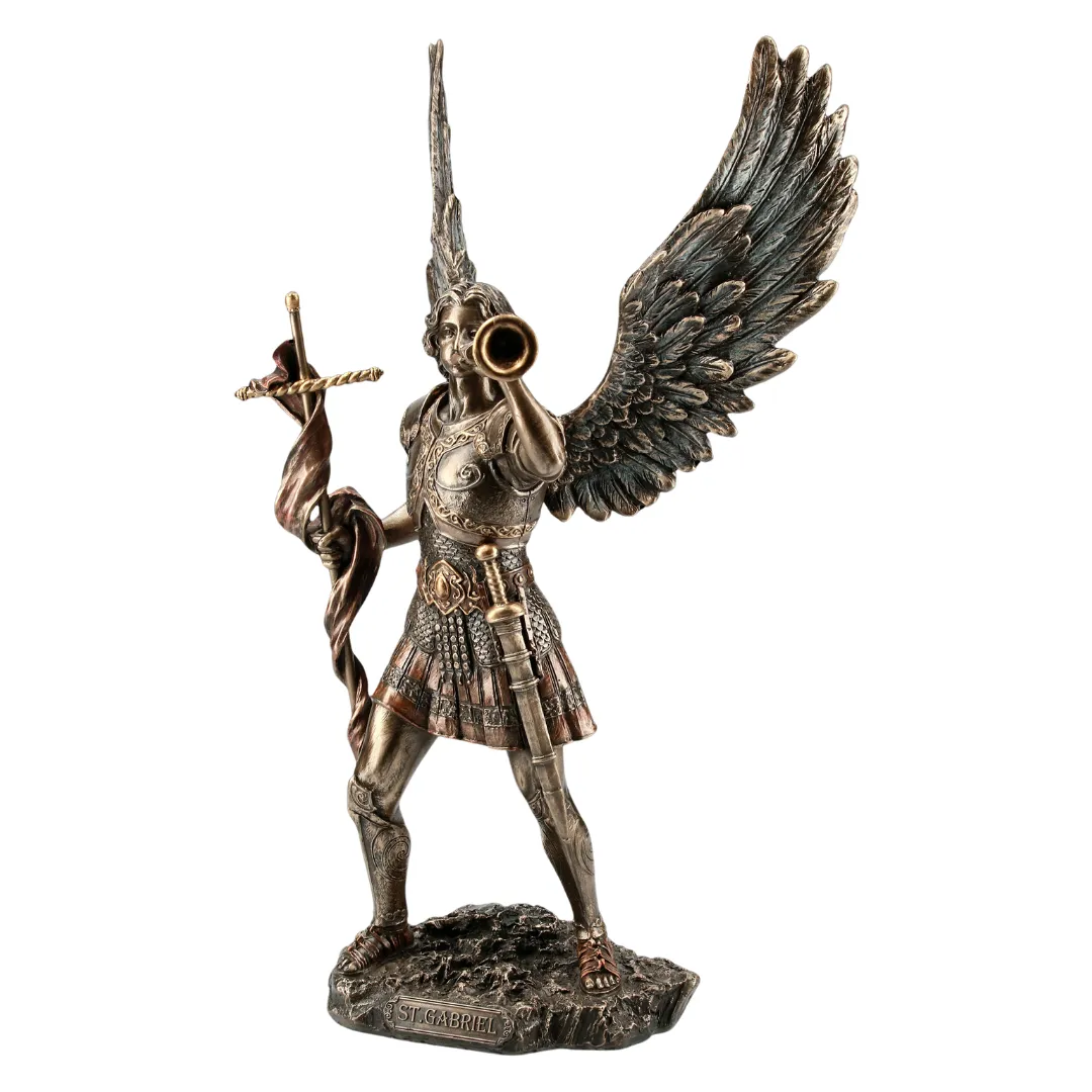 Estátua de Arcanjo Gabriel que simboliza a mensagem divina e proteção espiritual