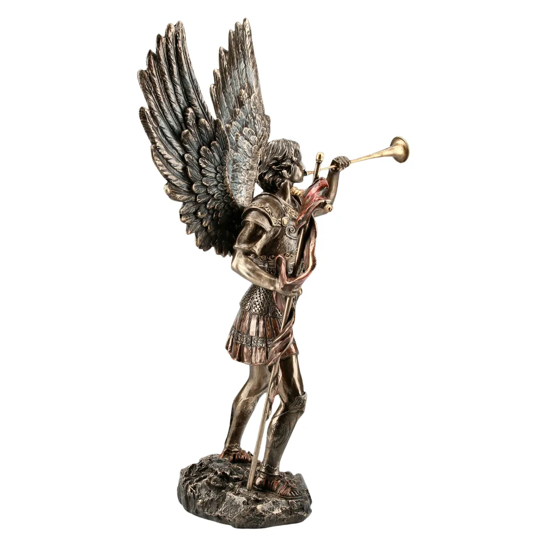 Estátua de Arcanjo Gabriel ligada à comunicação e mensagens espirituais