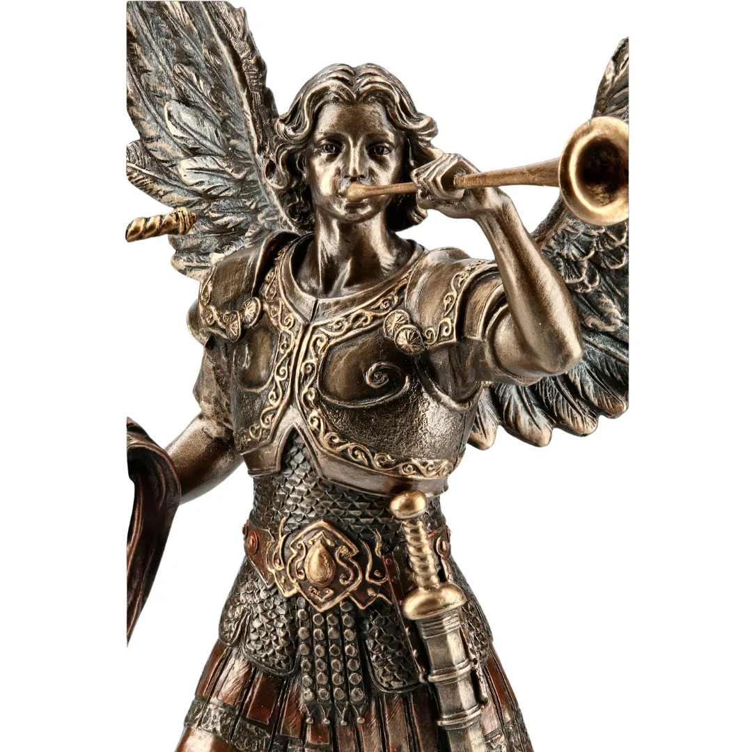 Estátua de Arcanjo Gabriel símbolo de fé e proteção espiritual