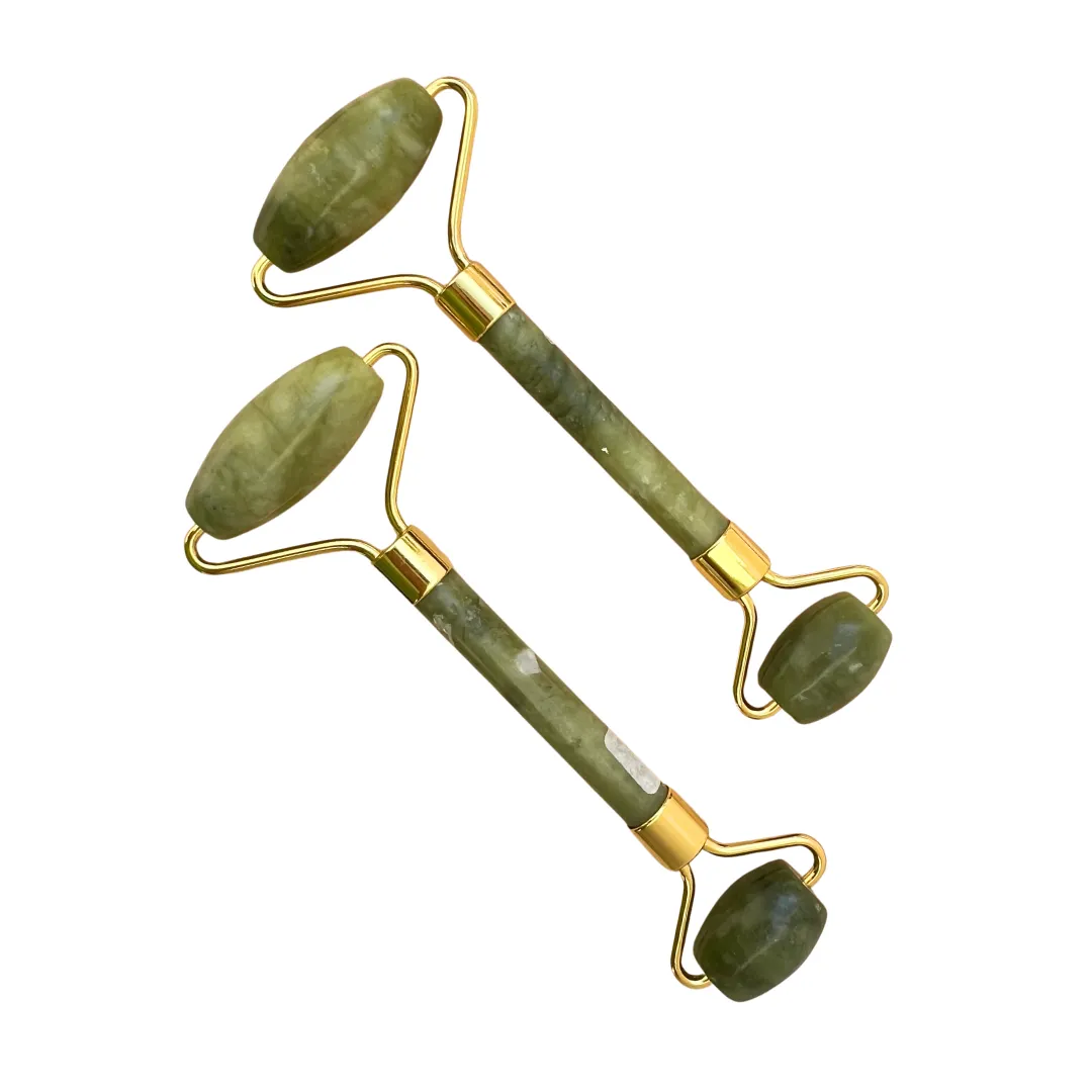 Roller facial de jade natural com pedra verde polida disponivel na Sol Lua Milfontes