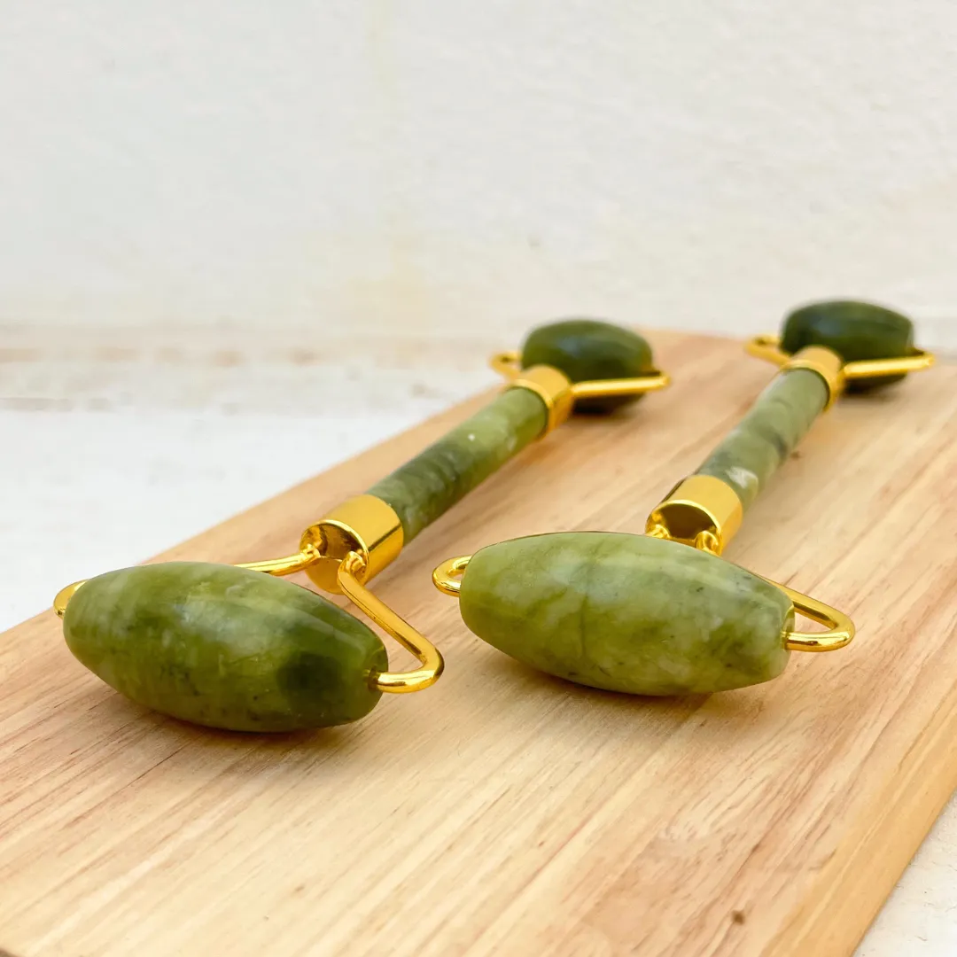 Roller facial jade natural polido com acabamento verde suave