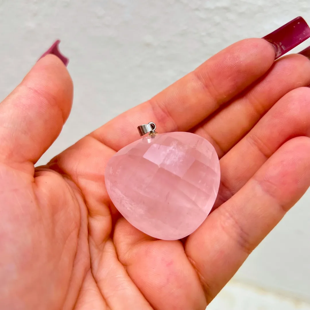 Pendente de quartzo rosa do kit SKIN IN LOVE para amor e equilíbrio
