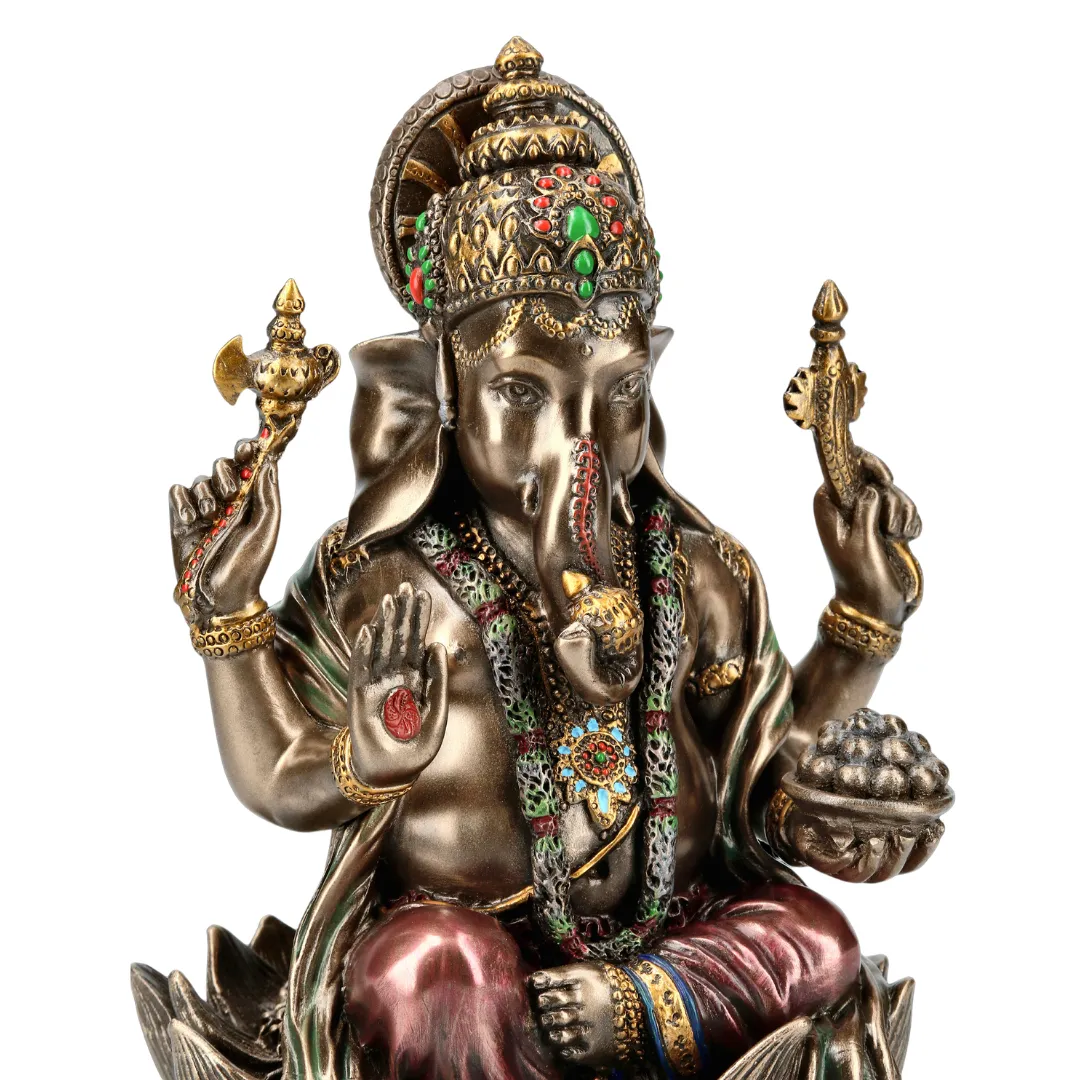 Detalhe da estátua Ganesha com acabamento espiritual decorativo