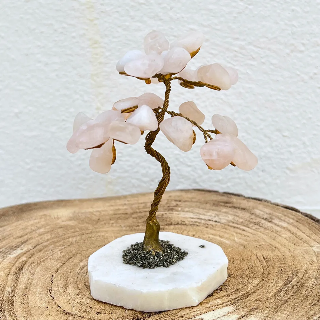 Árvore de quartzo rosa 10cm para meditação e decoração energética disponivel na Sol Lua Milfontes